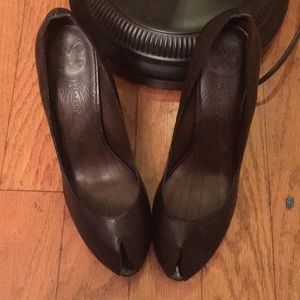 PRE-OWNED MODERN VINTAGE POINTED TOE PLATFORM PUMP